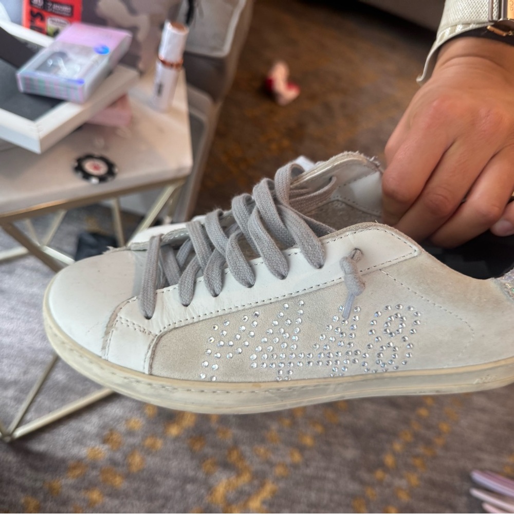P448 White and silver Sneakers
